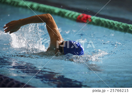 水泳選手　クロール 25766215