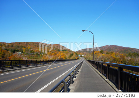 紅葉 新登別大橋の写真素材