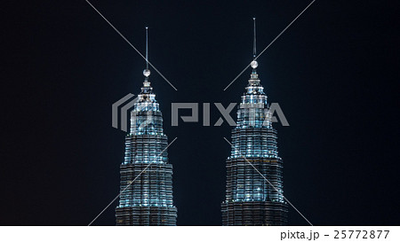 Illuminated Petronas Twin Towers, Kuala Lumpur 25772877
