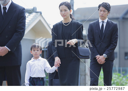 親族　法事イメージ 25772987