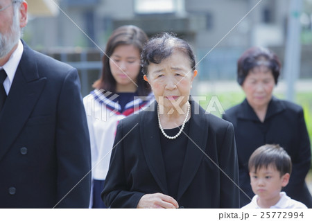 親族　法事イメージ 25772994