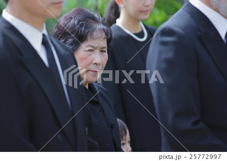 親族 法事イメージ 親族 法事イメージ 25772997