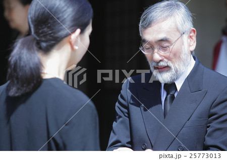 親族 法事イメージ 親族 法事イメージ 25773013