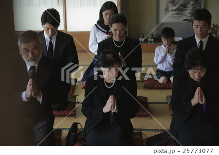 親族 法事イメージ 親族 法事イメージ 25773077