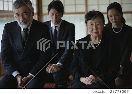 親族 法事イメージ 親族 法事イメージ 25773097