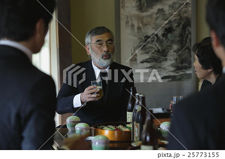 親族　法事イメージ 25773155