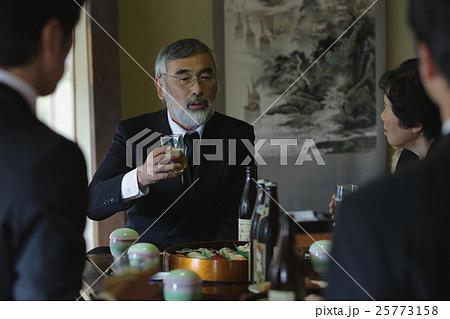 親族　法事イメージ 25773158