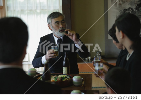 親族　法事イメージ 25773161