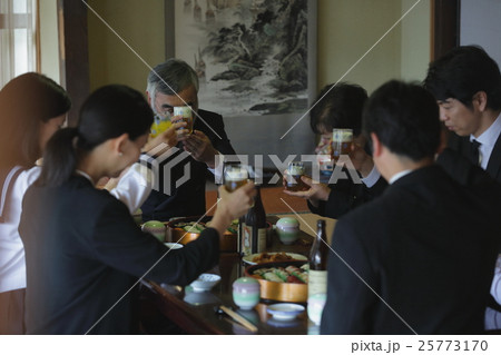 親族 法事イメージ 親族 法事イメージ 25773170