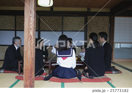 親族 法事イメージ 親族 法事イメージ 25773182