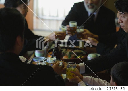 親族 法事イメージ 親族 法事イメージ 25773186