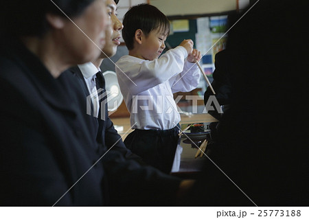 親族　法事イメージ 25773188