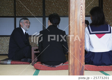 親族 法事イメージ 親族 法事イメージ 25773201