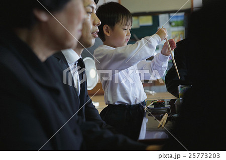 親族 法事イメージ 親族 法事イメージ 25773203