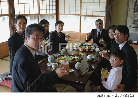 親族 法事イメージ 親族 法事イメージ 25773212