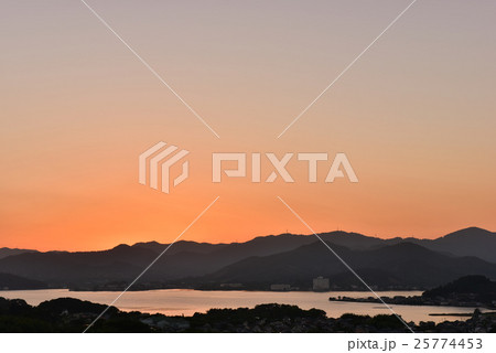 晴天の日没 猪鼻湖 晴天の日没 猪鼻湖 25774453