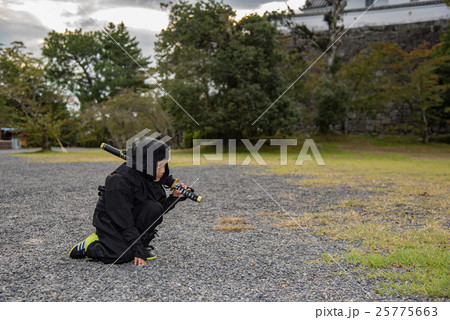 三重県　伊賀上野城に現れた子どもの忍者　黒装束 25775663