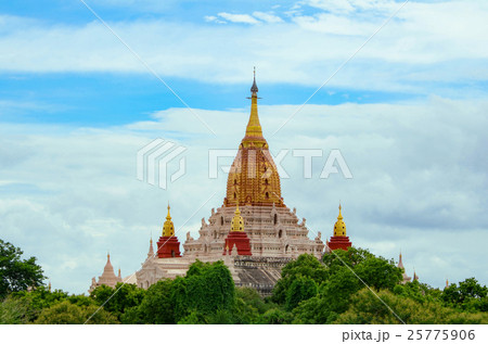 The Ananda Temple, located in Bagan, Myanmar. 25775906