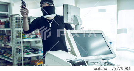 コンビニ強盗 25779901