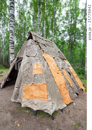 Birch bark hut 25779942