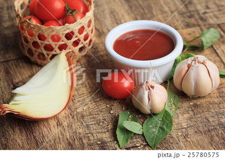 tomato sauce 25780575