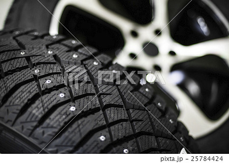 Car tire with shallow depth of field Car tire with shallow depth of field 25784424