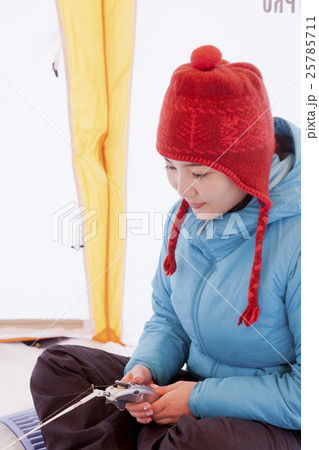 ワカサギ釣り_女性 ワカサギ釣り_女性 25785711