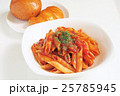アラビアータとパン（横位置） 25785945