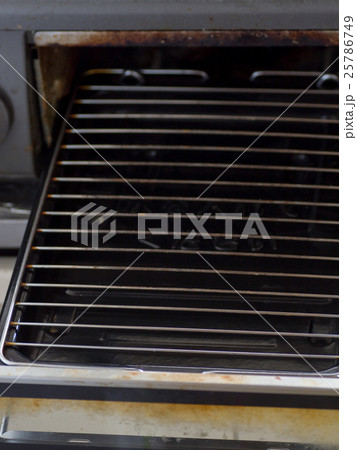 汚れた魚焼きグリル 25786749
