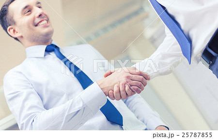 two businessmen shaking hands in office 25787855