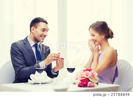 man proposing to his girlfriend at restaurant 25788849