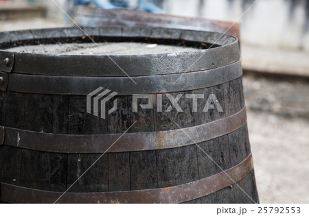 close up of old wooden barrel outdoors 25792553
