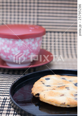 黒豆せんべい 黒豆せんべい 25795286