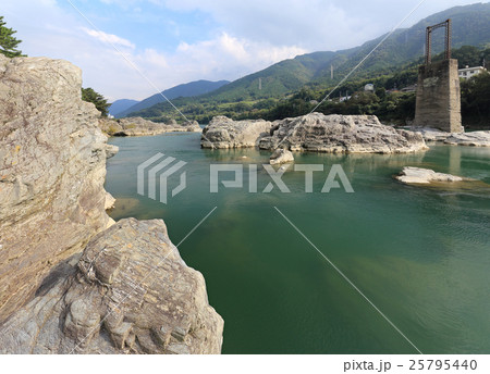 吉野川中流域「美濃田の淵」(徳島県東みよし町) 吉野川中流域「美濃田の淵」(徳島県東みよし町) 25795440