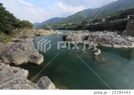 吉野川中流域「美濃田の淵」（徳島県東みよし町） 25795443