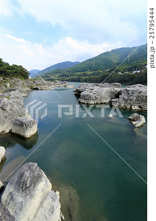 吉野川中流域「美濃田の淵」(徳島県東みよし町) 吉野川中流域「美濃田の淵」(徳島県東みよし町) 25795444