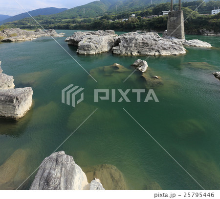 吉野川中流域「美濃田の淵」(徳島県東みよし町) 吉野川中流域「美濃田の淵」(徳島県東みよし町) 25795446