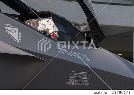 F-35 Lightning II コックピット付近_2(モックアップ) F-35 Lightning II コックピット付近_2(モックアップ) 25796173