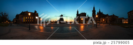 Panorama night summer view of Semper 25799005