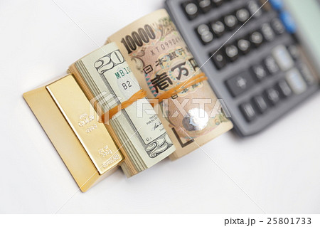 gold bullion and money 25801733