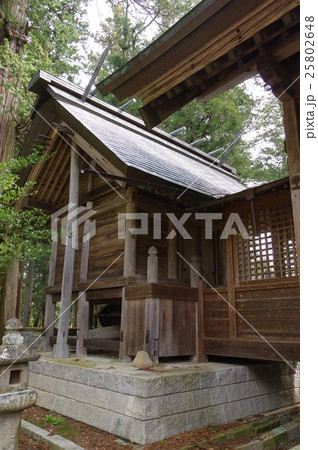 信州　安曇野　生坂村の日置神社　本殿縦　平安時代の勧請の古い神社 25802648
