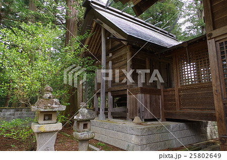 信州 安曇野 生坂村の日置神社 本殿横 平安時代の勧請の古い神社 信州 安曇野 生坂村の日置神社 本殿横 平安時代の勧請の古い神社 25802649