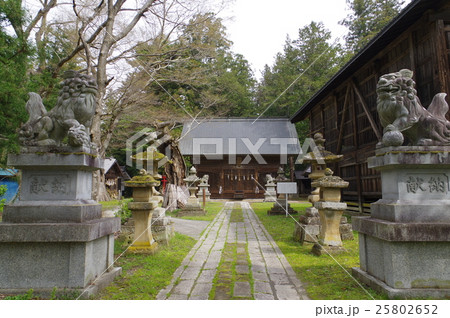 信州 安曇野 生坂村の日置神社 狛犬と参道 平安時代の勧請の古い神社 信州 安曇野 生坂村の日置神社 狛犬と参道 平安時代の勧請の古い神社 25802652
