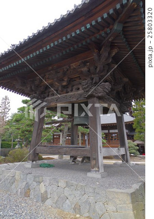 信州 松本の寺院 専稱寺 鐘楼俯瞰縦 浄土宗の寺院 七福神札所 立川流の山門と鐘楼が見事 信州 松本の寺院 専稱寺 鐘楼俯瞰縦 浄土宗の寺院 七福神札所 立川流の山門と鐘楼が見事 25803320