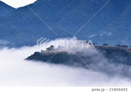 流れる雲の竹田城跡 25806692