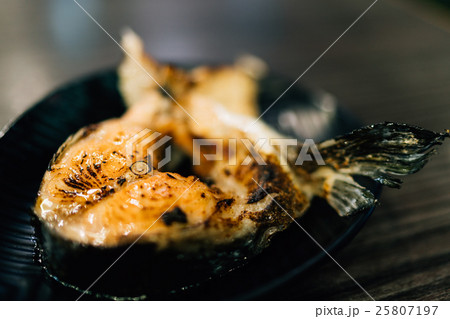 Grilled salmon steak, delicious Japanese food Grilled salmon steak, delicious Japanese food 25807197