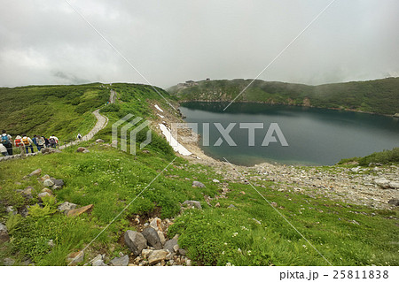 ハイカーとみくりが池、立山室堂平、富山県 25811838
