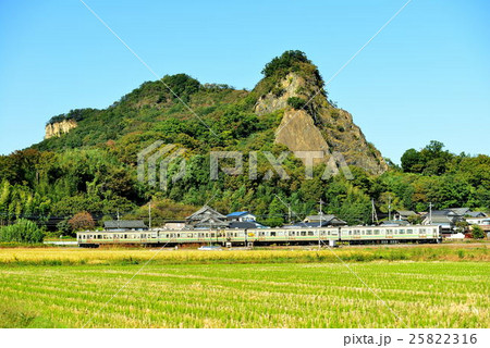 岩舟山と両毛線 25822316
