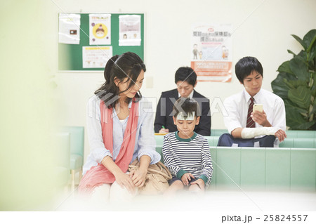 病院の病院　待合室イメージ 25824557