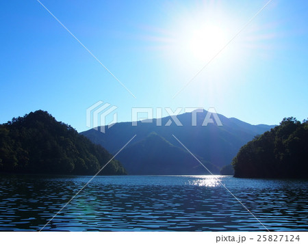 早朝の奥多摩湖 早朝の奥多摩湖 25827124